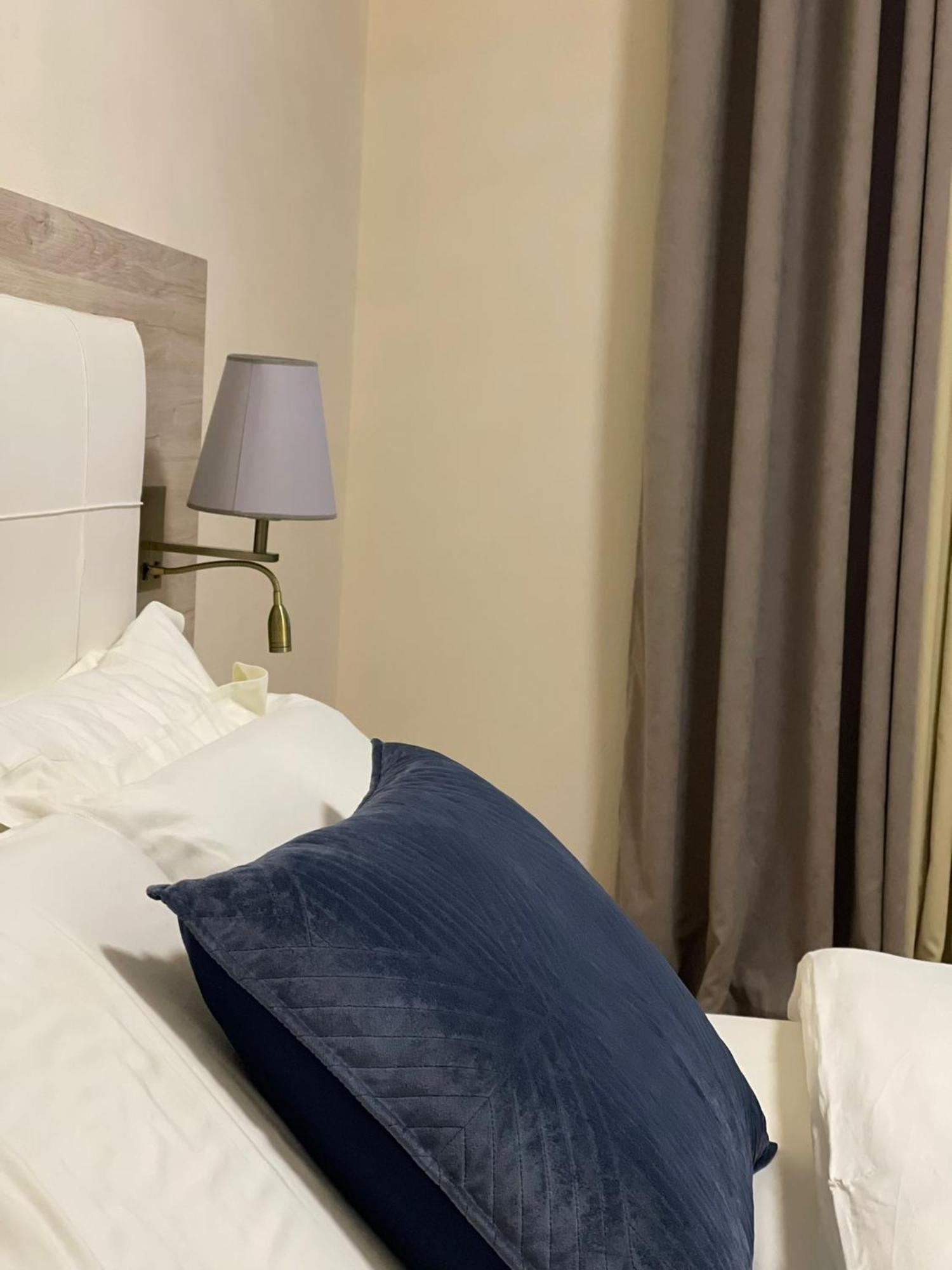 Hotel Vd Roleks Vlorë エクステリア 写真