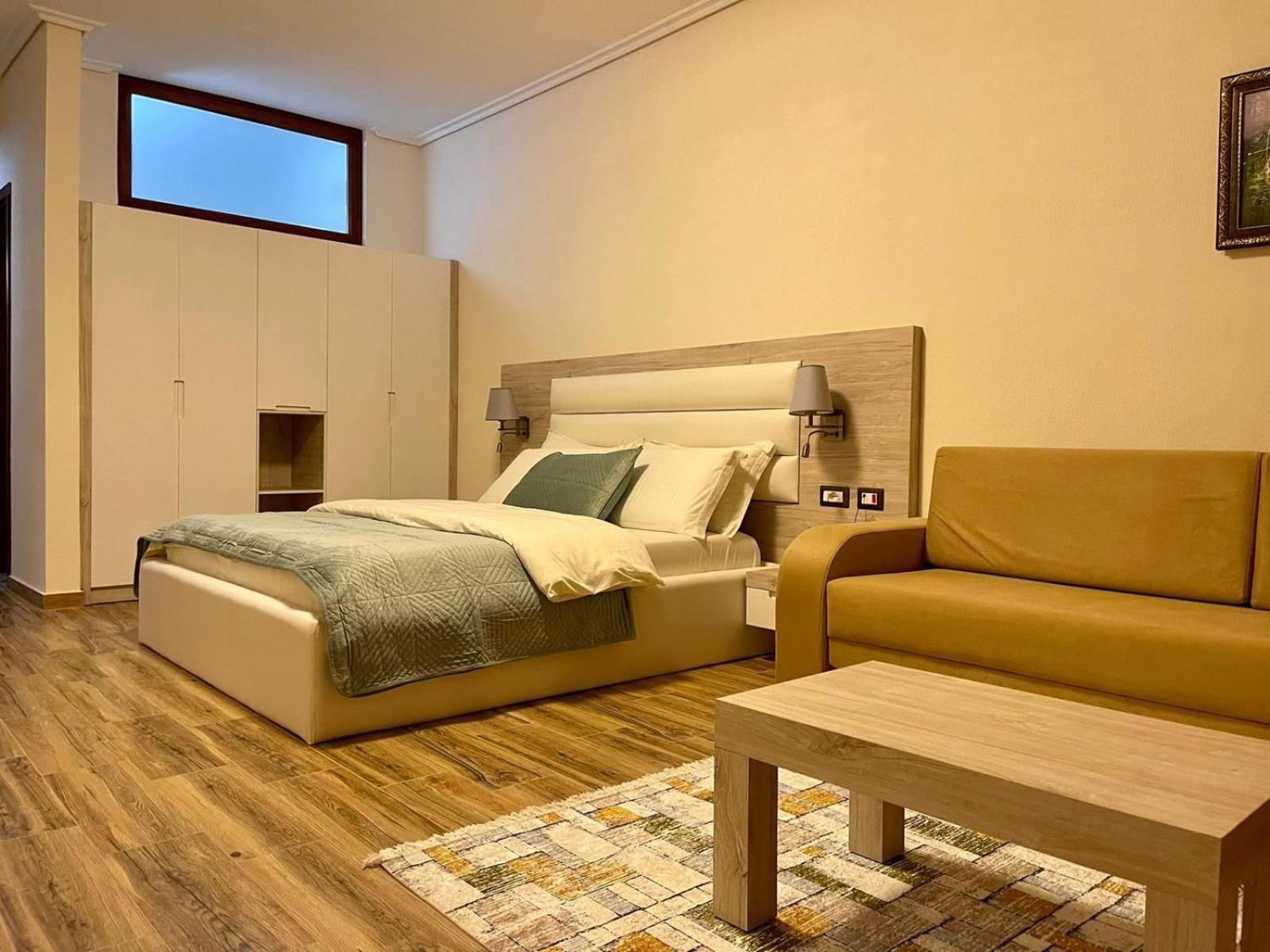 Hotel Vd Roleks Vlorë エクステリア 写真