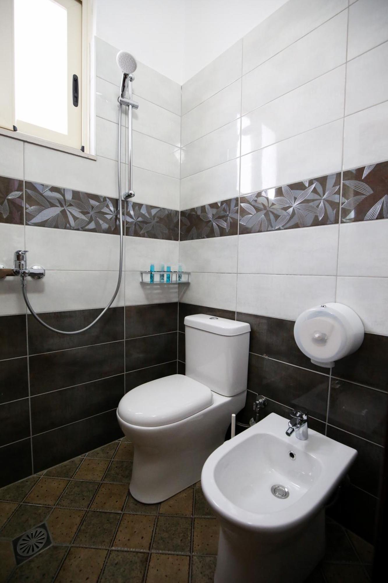 Hotel Vd Roleks Vlorë エクステリア 写真