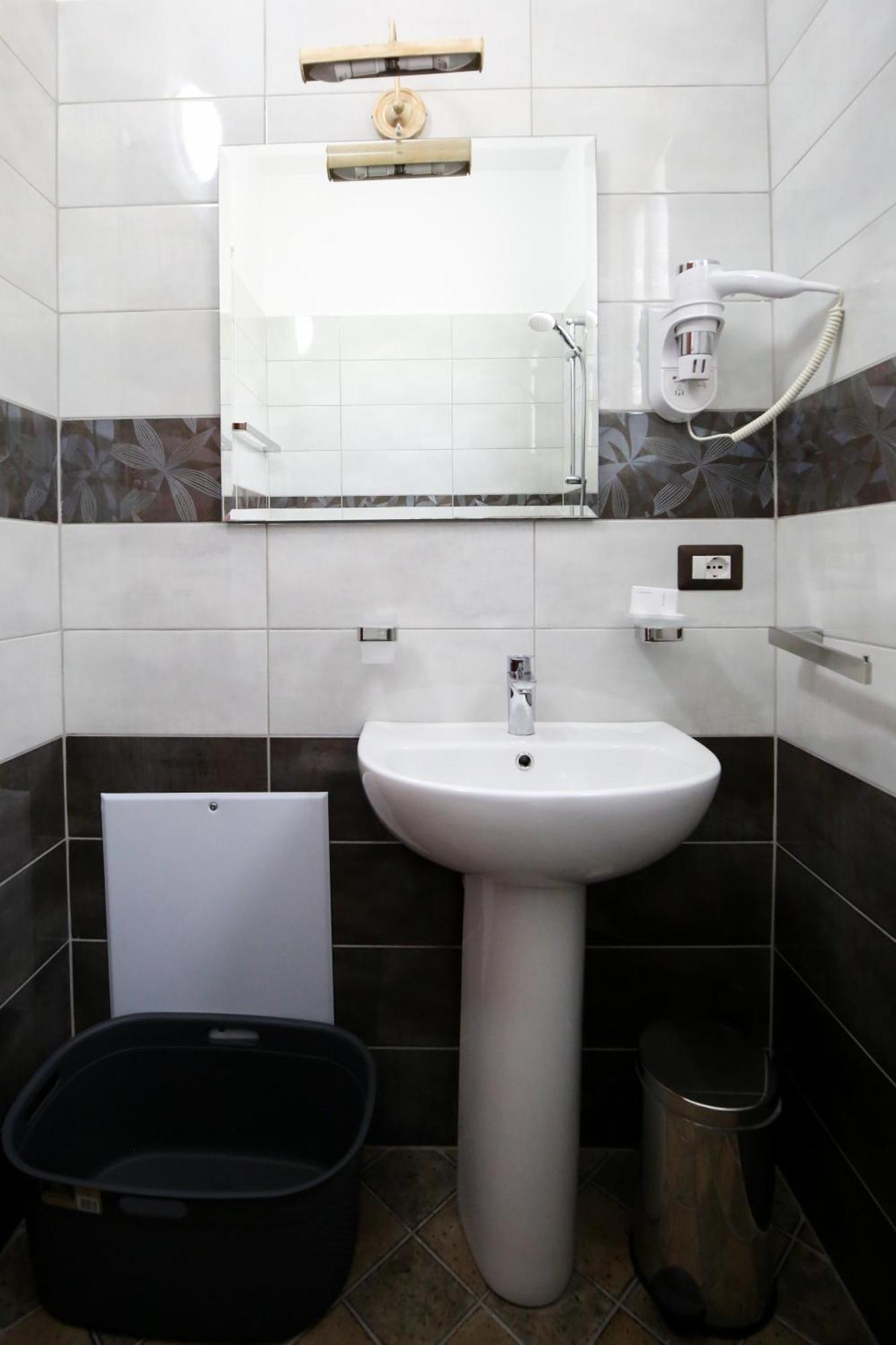 Hotel Vd Roleks Vlorë エクステリア 写真
